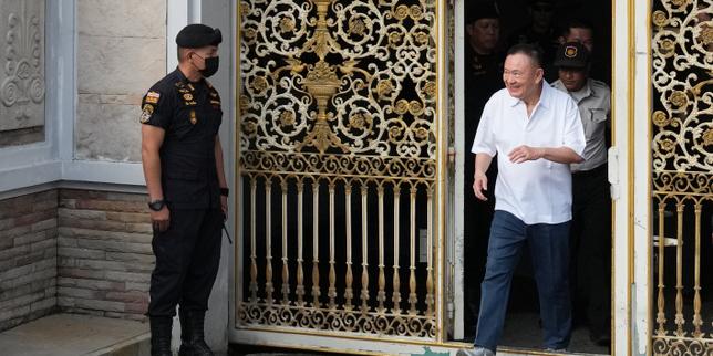 en-tailandia,-la-liberacion-del-antiguo-primer-ministro-thaksin-shinawatra-interroge-sur-su-role-politique-futur