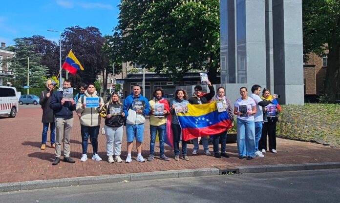venezolanos-en-paises-bajos-protestan-y-exigen-la-libertad-de-todos-los-presos-politicos