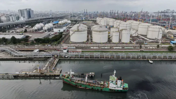 la-aie-dice-que-las-reservas-mundiales-de-petroleo-se-estan-agotando-a-un-“ritmo-record”-por-la-guerra-con-iran