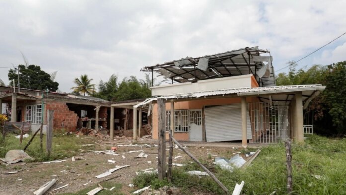 disidentes-del-frente-‘jaime-martinez’-de-las-farc-atacan-subestacion-de-la-policia-de-robles-en-jamundi,-valle:-van-17-explosivos-lanzados-por-drones