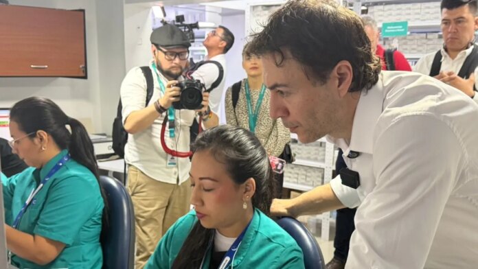 superintendente-de-salud,-daniel-quintero,-llego-a-bucaramanga-a-hacer-intervencion-en-dispensarios:-denuncia-ocultamiento-de-medicamentos-en-cafam