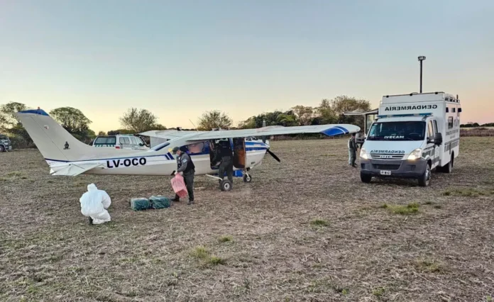 aprehenden-a-dos-bolivianos-y-secuestran-una-avioneta-con-droga