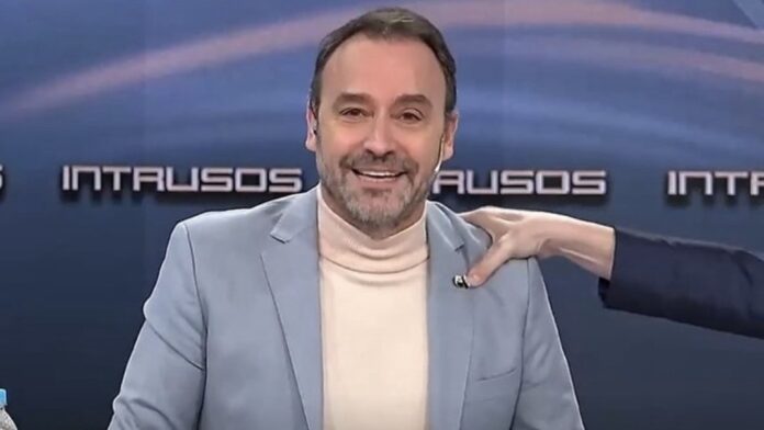 adrian-pallares-se-quebro-al-aire:-“estan-luchando-por-salvarle-la-vida”