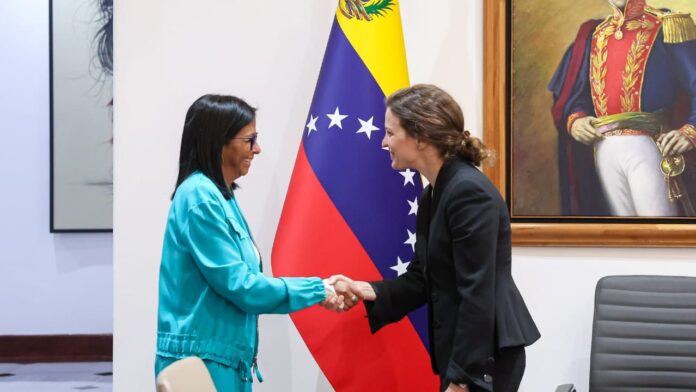 delcy-rodriguez-se-reunio-con-una-delegacion-del-banco-mundial