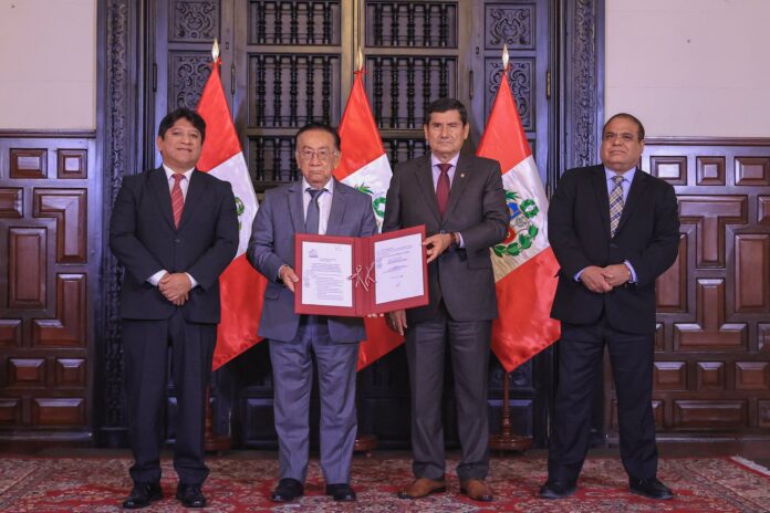 balcazar-promulga-ley-que-sanciona-a-entidades-que-no-cedan-locales-de-votacion-para-las-elecciones