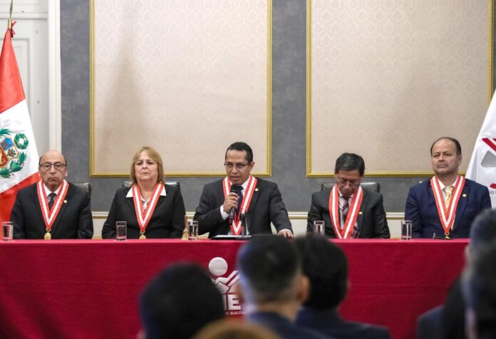 jurado-electoral-de-peru-oficializo-la-segunda-vuelta-presidencial-entre-fujimori-y-sanchez
