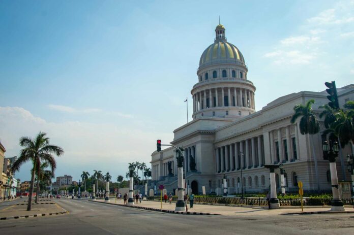 cuba-acepta-oferta-de-ayuda-estadounidense-de-100-millones-de-dolares-mientras-se-agota-el-petroleo-ruso