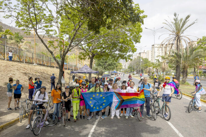 la-ue-recorre-12-kilometros-de-caracas-en-bicicleta-para-apoyar-a-la-comunidad-lgtbi