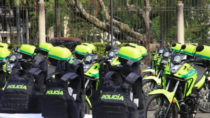 valle-del-cauca:-destituyen-e-inhabilitan-por-12-anos-a-subintendente-que-agredio-a-una-patrullera-en-cartago