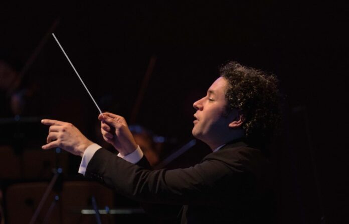 dudamel-y-la-filarmonica-de-nueva-york-se-lucen-con-repertorio-de-salsa