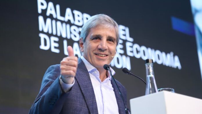 luis-caputo-lleva-las-cuentas-publicas-con-rienda-corta:-anuncio-un-superavit-primario-de-$632.844-millones-en-abril