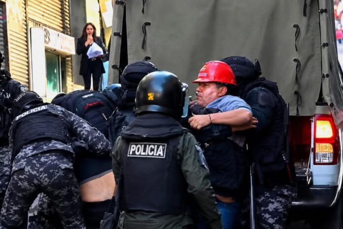 us-accuses-protesters-in-bolivia-of-‘destabilizing’-government-of-rodrigo-paz