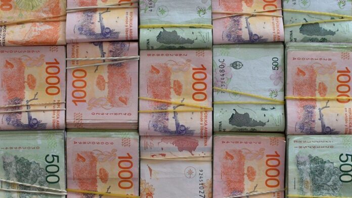 la-demanda-de-pesos-cayo-13%-real-desde-julio-y-aseguran-que-eso-reavivo-la-inflacion:-¿que-pasara-ahora?