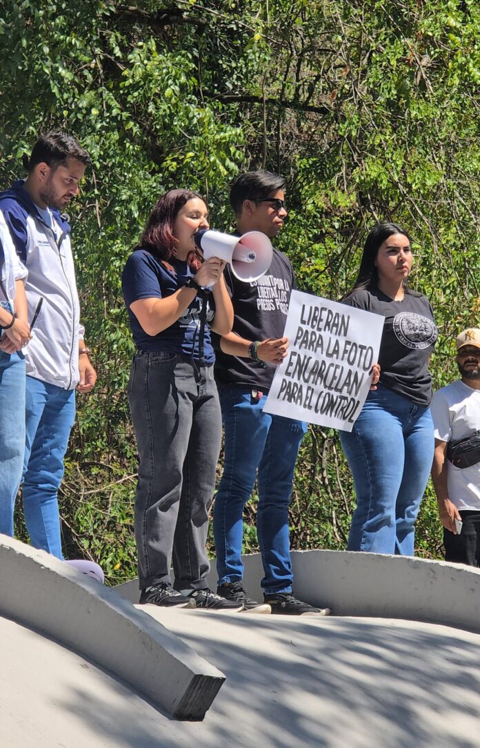 estudiantes-de-la-ucv-protestaron-por-las-muertes-de-victor-quero-y-carmen-navas:-pnb-impidio-su-avance
