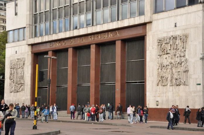 inversion-extranjera-en-colombia-cae-8,7%-a-$921-millones-en-abril