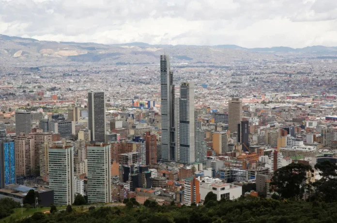 la-economia-de-colombia-en-el-primer-trimestre-crecio-un-2,2%,-impulsada-por-el-gasto-publico