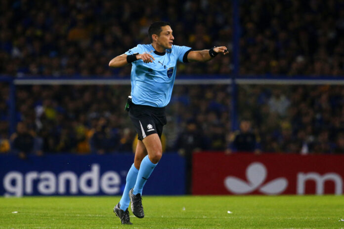 actuacion-de-jesus-valenzuela-desata-criticas-en-el-empate-entre-boca-juniors-y-cruzeiro