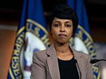 jd-vance-says-‘something-fishy’-about-ilhan-omar’s-marriage