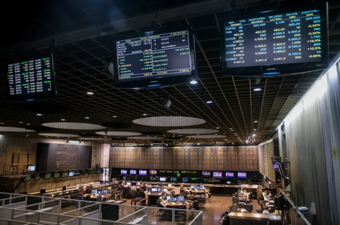 la-bolsa-argentina-se-recupera-un-0,5%-al-​​rebotar-en-el-promedio-de-200-dias