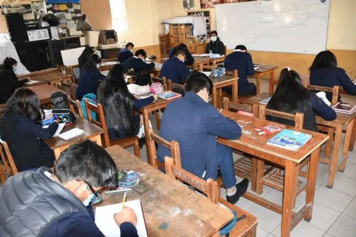 maestros-de-santa-cruz-piden-establecer-el-horario-de-invierno-ante-el-frio