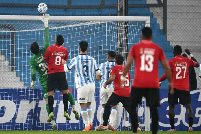 caracas-fc-empata-ante-racing-y-sella-su-boleto-al-repechaje-de-la-sudamericana