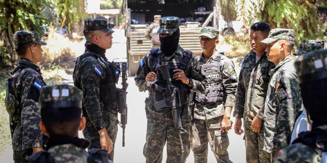 au-honduras,-vingt-cinq-personnes,-dont-six-policiers,-ont-ete-tuees-dans-le-nord-du-pays