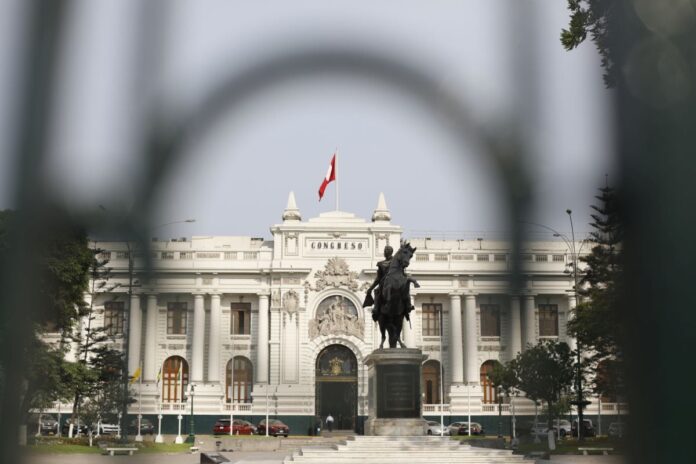 congreso:-cinco-exintegrantes-de-podemos-peru-conforman-nueva-bancada-lealtad-nacional