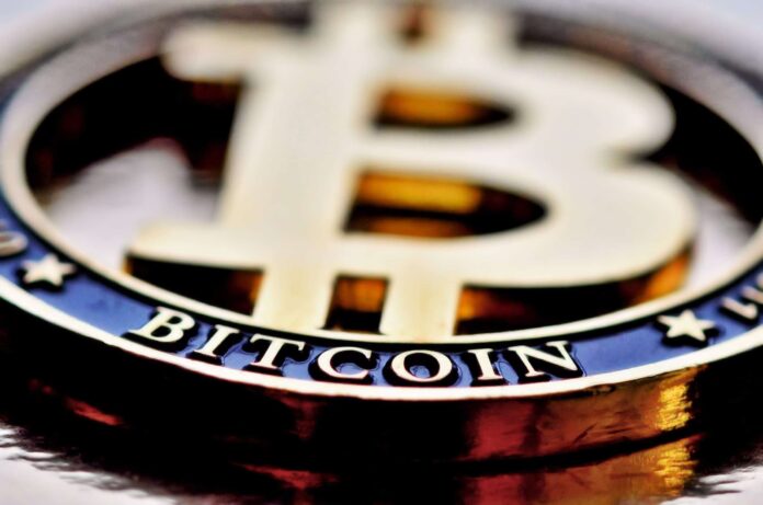 el-precio-de-bitcoin-hoy-cae-a-$-77,332-mientras-cuba-vende-y-hype-alcanza-un-record