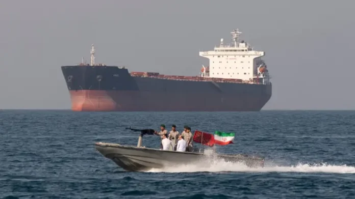 el-desafio-de-iran-a-eeuu.-al-aumentar-el-area-del-estrecho-de-ormuz-sobre-la-que-reclama-control-militar