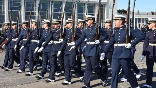 la-falta-de-fondos-y-los-soldados-mal-pagados-dejan-a-las-fuerzas-armadas-de-argentina-en-una-encrucijada