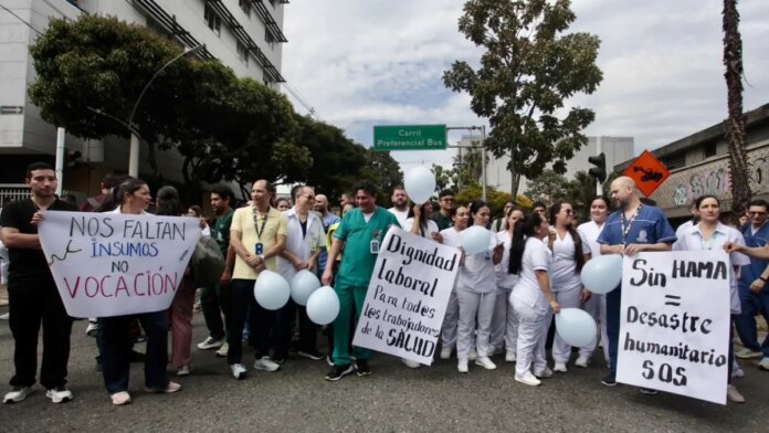 en-video-|-sin-insumos-ni-salarios:-los-dramaticos-testimonios-del-personal-de-salud-que-desnudan-la-agonia-del-hospital-alma-mater-de-antioquia