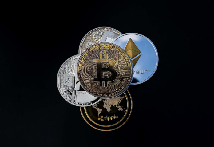 el-precio-de-bitcoin-hoy-cae-a-$-75,174-mientras-warsh-toma-la-reserva-federal-y-crypto-liquida-un-2,95%