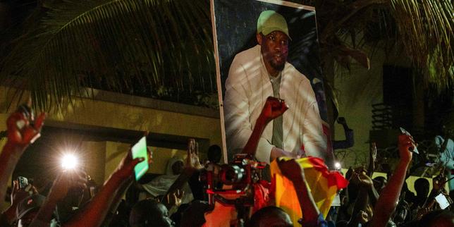 en-senegal,-el-presidente-bassirou-diomaye-faye-limoge-son-allie-de-toujours,-ousmane-sonko,-et-plunge-le-pays-dans-l’instabilite-politique