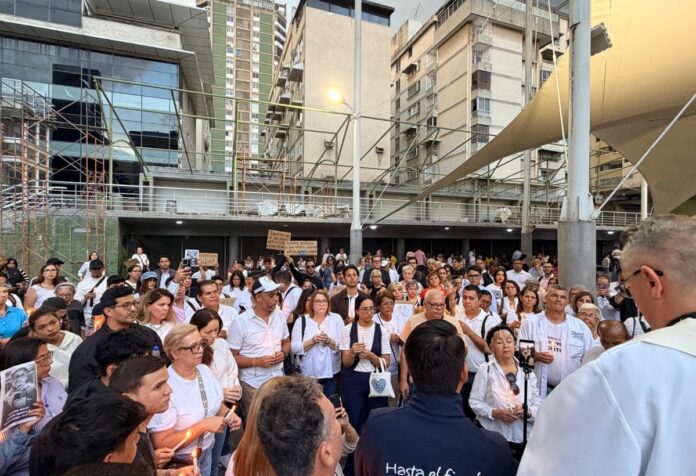 realizaron-vigilia-en-chacao-para-exigir-libertad-de-todos-los-presos-politicos-y-justicia-por-carmen-navas-y-su-hijo.