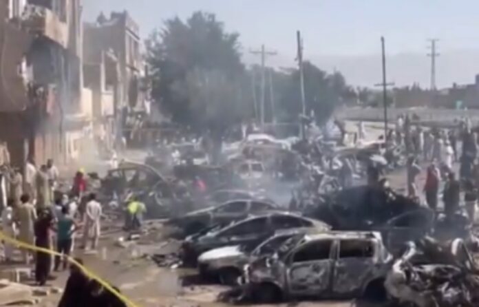 pakistan:-al-menos-30-muertos-y-103-heridos-al-descargar-un-tren-por-una-bomba