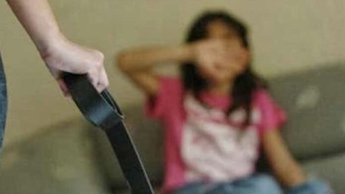 “me-pega-con-cables”:-llego-al-colegio-y-conto-que-su-papa-la-abusaba