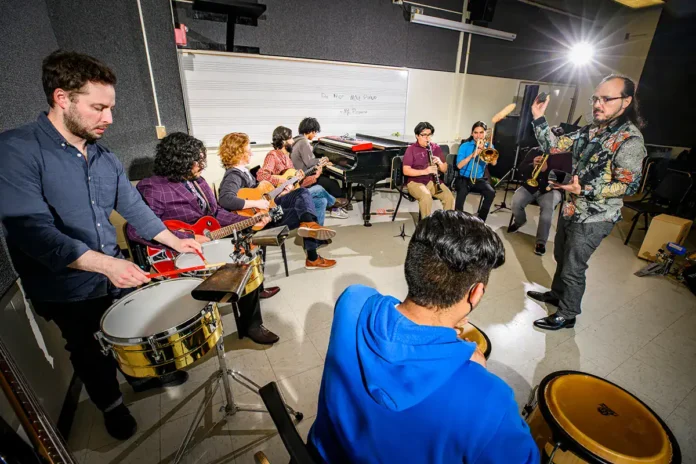 america-latina-lidera-el-crecimiento-mundial-de-la-musica,-con-un-aumento-del-17%-en-2025
