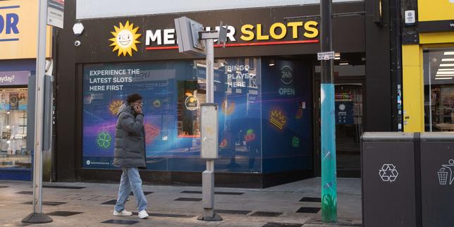au-royaume-uni,-la-multiplicacion-de-los-«minicasinos»-favorece-la-adiccion-a-los-juegos