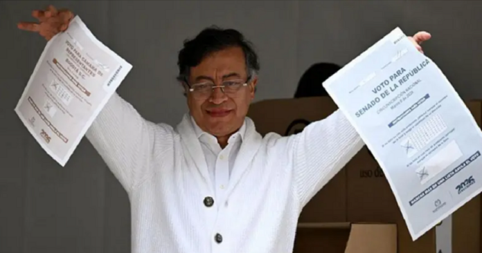 como-petro-esta-terminando-su-mandato-con-una-popularidad-“alta-e-inusual”-en-colombia-(y-que-papel-juega-en-las-elecciones)