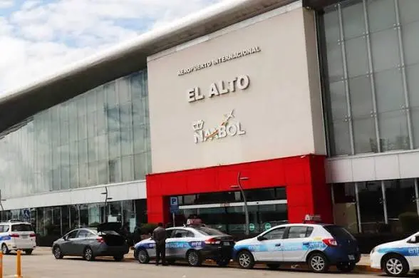 protestantes-bloquean-accesos-al-aeropuerto-de-el-alto