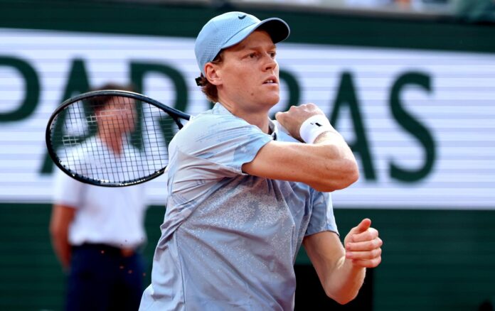 jannik-sinner-debuta-sin-sobresaltos-en-el-roland-garros