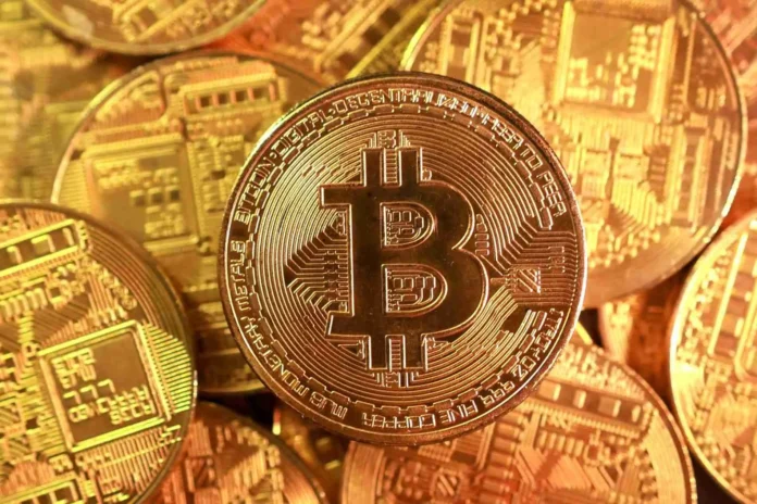 el-precio-de-bitcoin-hoy-se-desliza-hacia-los-$75,000-a-medida-que-las-acciones-se-disparan