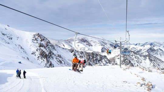 vacaciones-de-invierno-en-la-hoya-y-valle-nevado:-nieve-a-full-y-algunos-precios