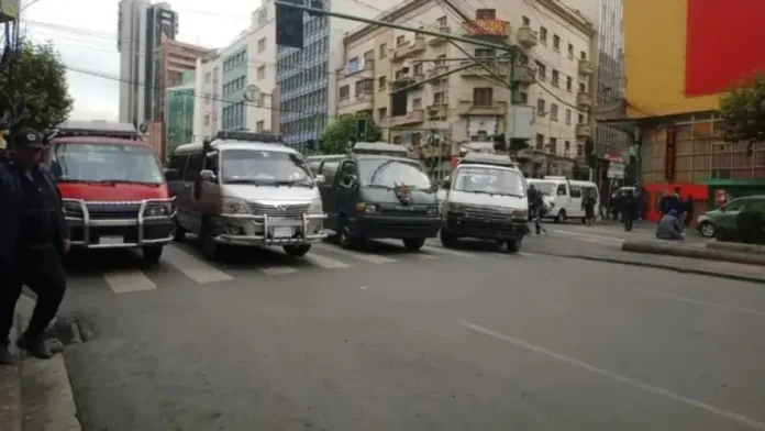 choferes-en-la-paz-van-a-paro-indefinido,-piden-dimision-de-paz