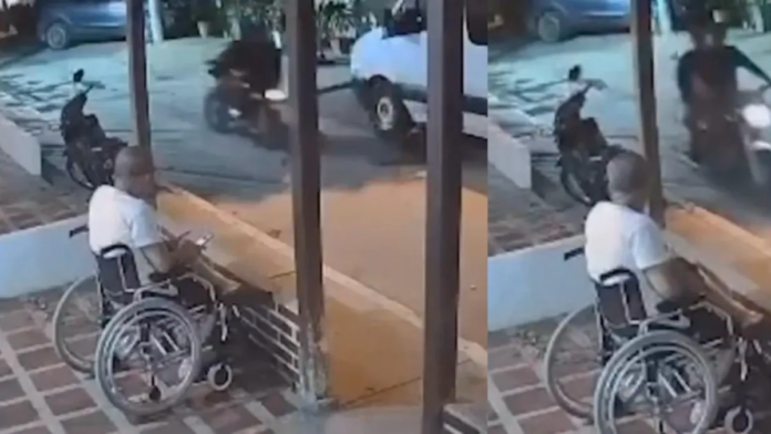 video-|-hombre-en-silla-de-ruedas-iba-a-ser-victima-de-robo,-pero-saco-un-arma-y-ahuyento-a-los-delincuentes-en-barranquilla:-‘venian-a-atracarme’