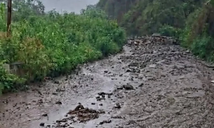 deslizamientos-de-tierra-por-fuertes-lluvias-causan-cierre-de-la-troncal-001-entre-merida-y-barinas