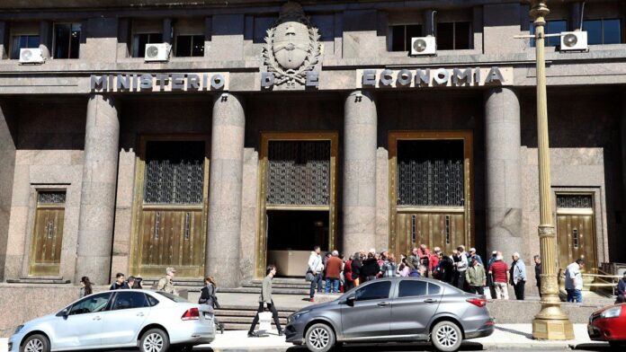deuda-flotante:-tras-superar-la-revision-del-fmi,-el-gobierno-empezo-a-normalizar-los-pagos-en-abril