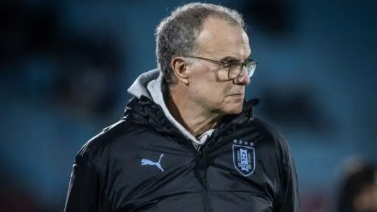 maverick-marcelo-bielsa-enfrenta-motin-en-uruguay-antes-del-mundial