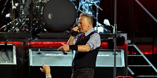 «un-presidente-peligroso,-racista,-incompetente-y-traidor»:-el-requisito-impitoable-de-bruce-springsteen-contra-donald-trump-durante-un-concierto-en-washington
