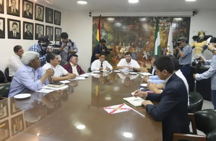 paz-no-pudo-llegar-santa-cruz-y-civicos-no-quieren-reunion-con-ministro